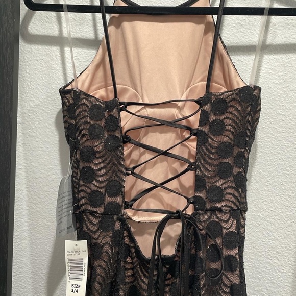 Long black gown - Picture 3 of 4